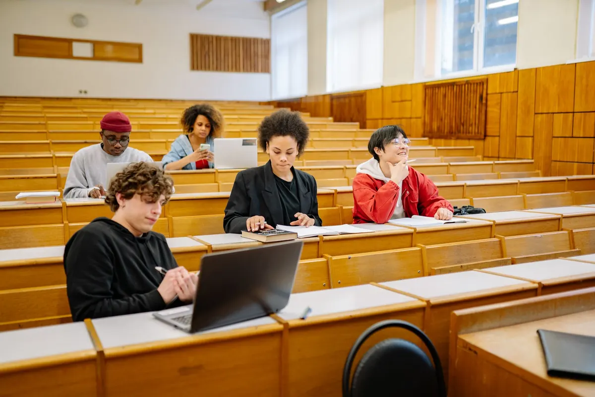 Note Taking for UK University Freshers: Lectures, Seminars and Reading